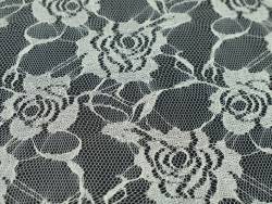 Chemin de table en dentelles motif rose - ivoire