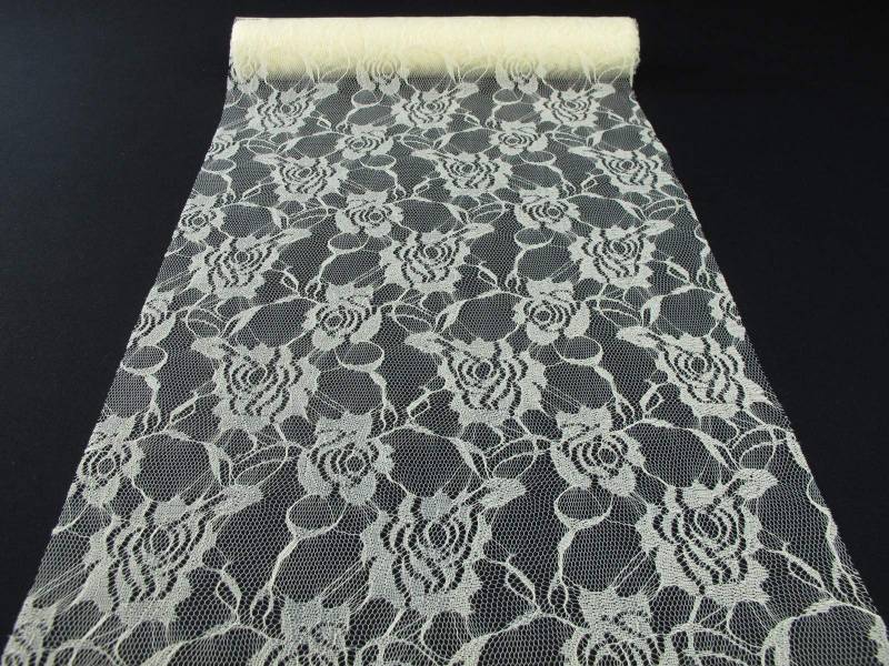 Chemin de table en dentelles motif rose - ivoire